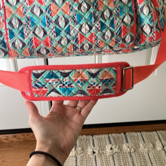 New condition Vera Bradley luggage bag - Picture 4 of 9